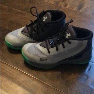 Toddlers under armor shoes